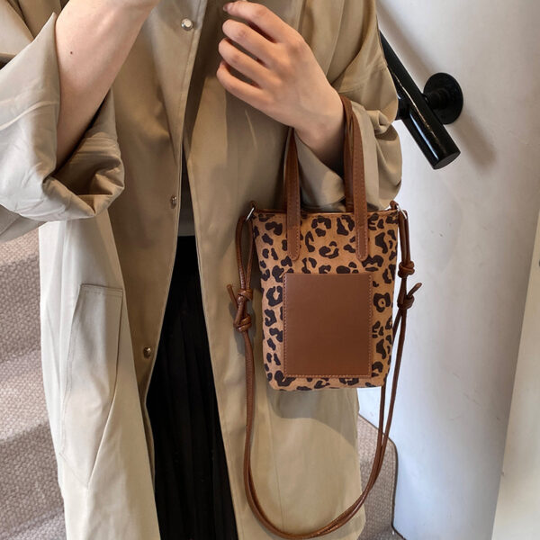 Women's Crossbody Bag Autumn And Winter Retro Leopard Print Shoulder Bag Anime New Versatile Suede Phone Bag - Image 2