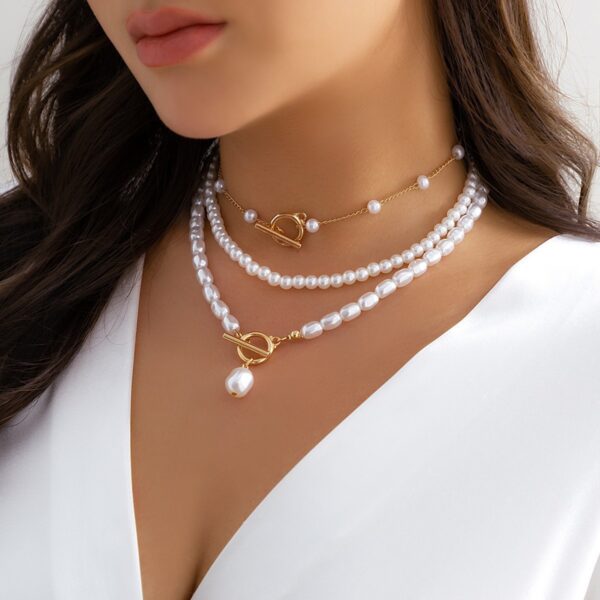 Retro Style Personality Pearl OT Buckle Necklace - Image 3